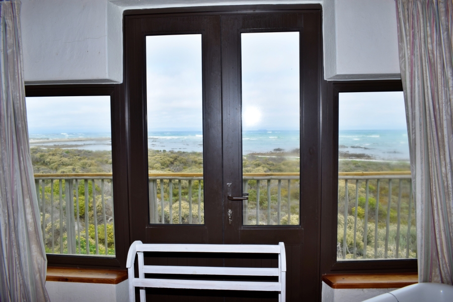 6 Bedroom Property for Sale in Suiderstrand Western Cape